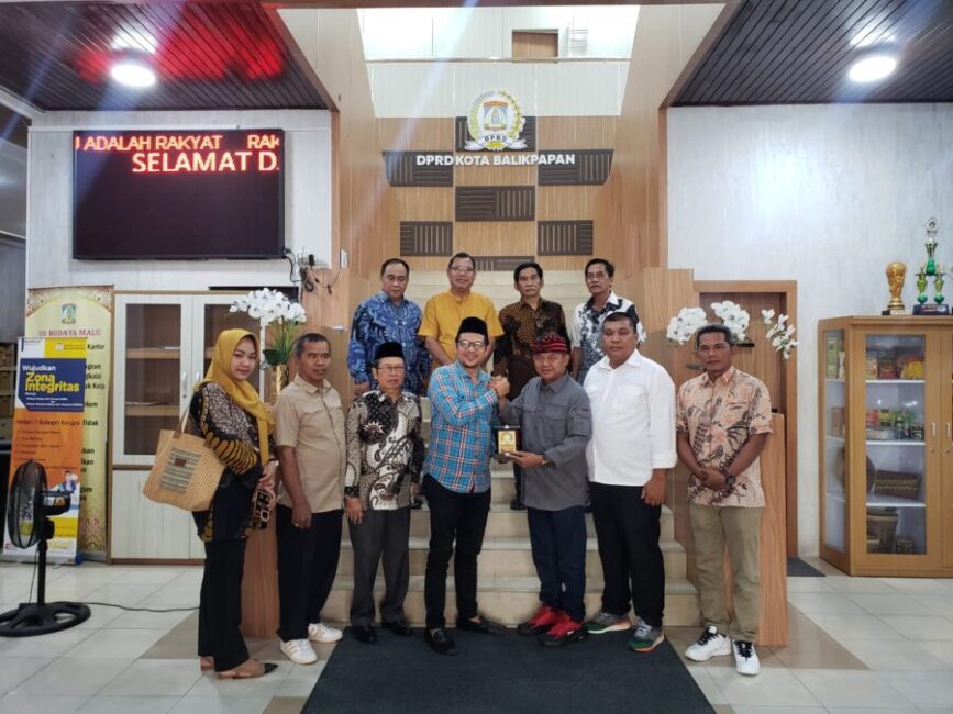 Anggota Komisi II, Taufik Qul Rahman saat menerima kunjungan DPRD Kota Palu dan DPRD Barito Kuala