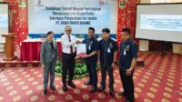 Penyerahan Izin Usaha OJK