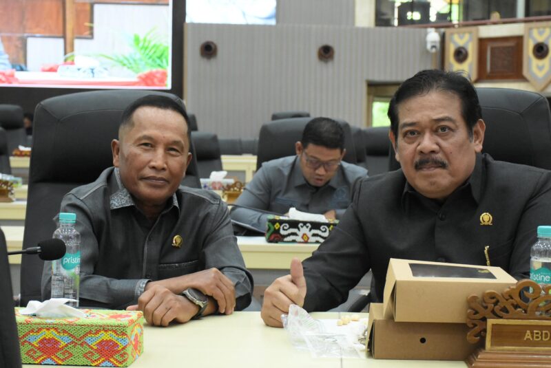 Ketua Komisi III, Abdulloh S Sos (kanan)